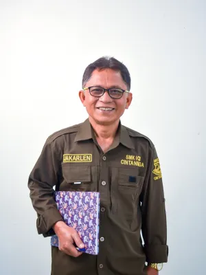 Jakarlen Simbolon, S.Pd.Ing.